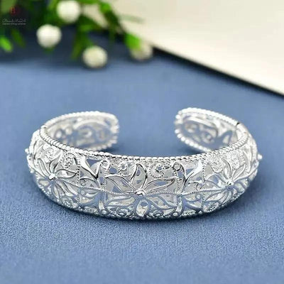 Women's Hollow-out Wide-faced Filigree Bracelet BrandMe